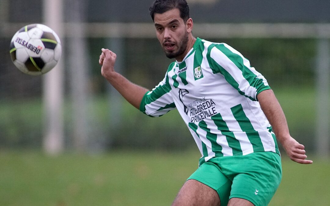 Groen-Wit terug in titelstrijd na bizarre pot in Oosterhout