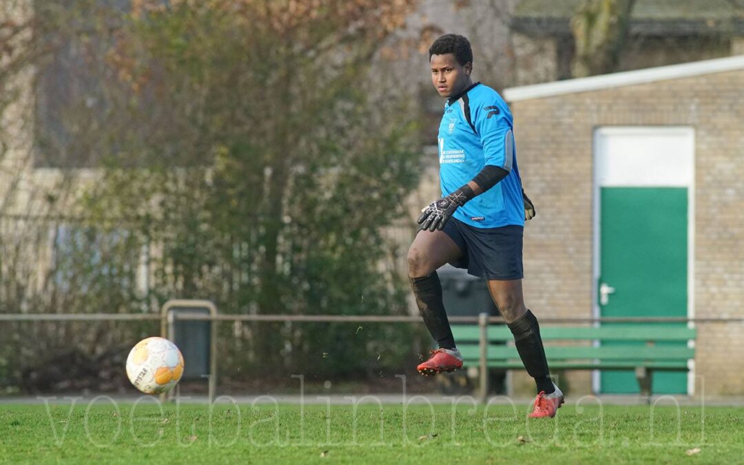 PCP-keeper Mo Omar kopt raak in blessuretijd en voorkomt degradatie