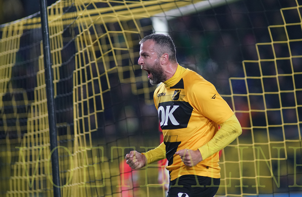 NAC Breda wacht lang, maar beloont hossend publiek